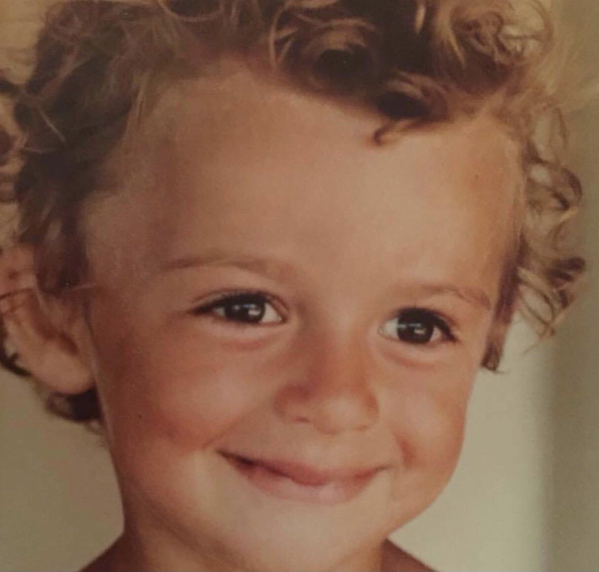 Giuly1508's tweet photo. Tanti tanti auguri di buon compleanno @Lucaargentero 🎂🍾 https://t.co/Tb5A9BVeyP