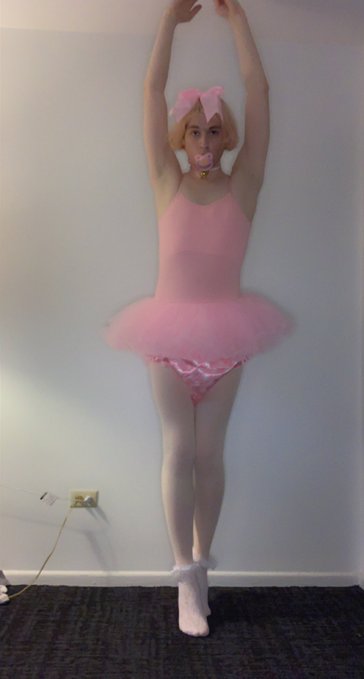 LexxiSissy's tweet photo. Let us humiliate my femboi Lexi! @jof2111 

Wearing the tutu and diaper I made her buy. Teehee 🤭

Who thinks she should have a public walk in this outfit? 😂 https://t.co/gAw1fcLj9V