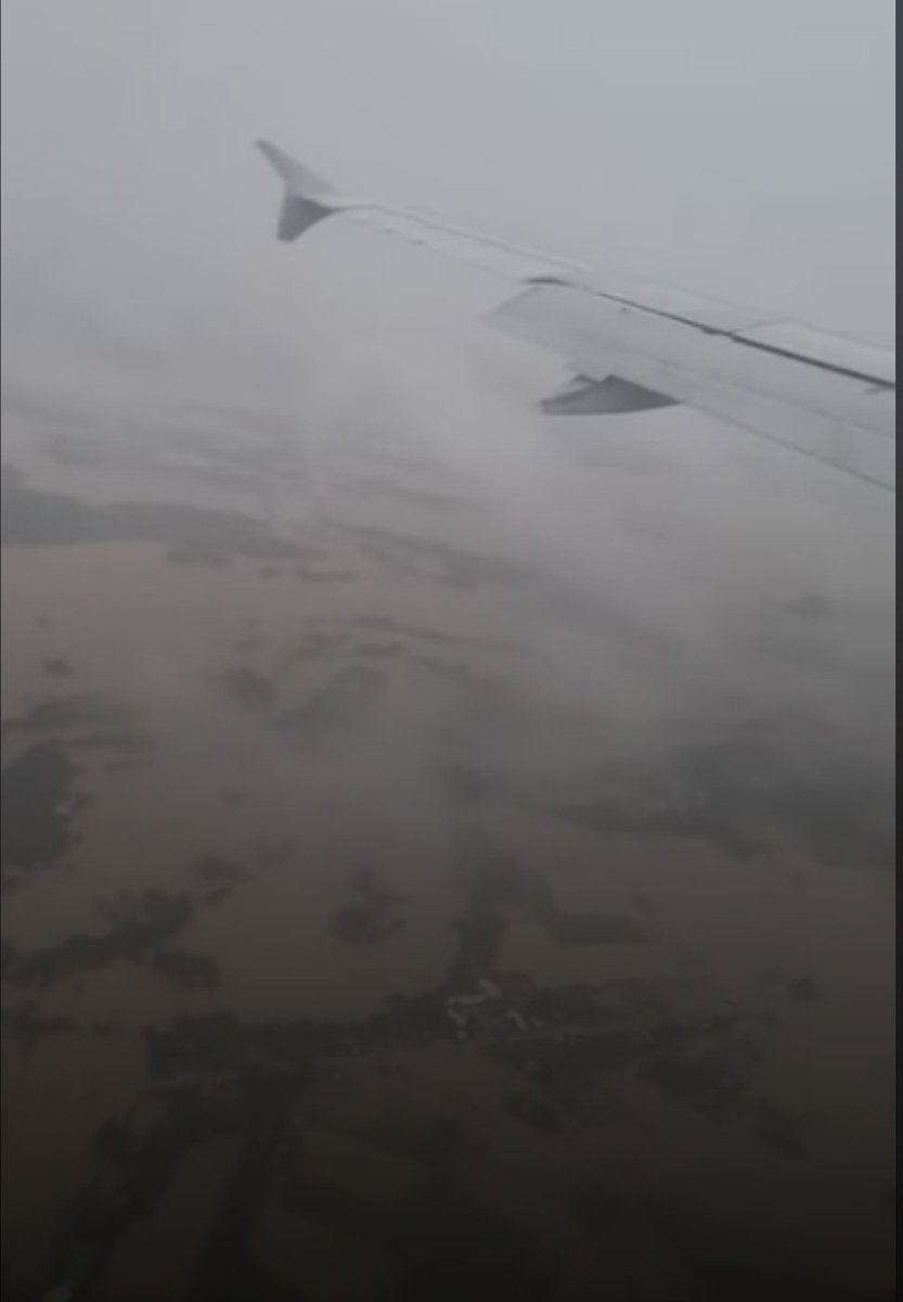 IKAK019's tweet image. visayas needs more media coverage!

it has been nearly two days of nonstop rain; rivers are overflowing, water from the dams are being released, no electricity/signal, &amp;amp; there are still families in need of rescue as of the moment

#LeyteNeedsHelp #CapizNeedsHelp #IloiloNeedsHelp