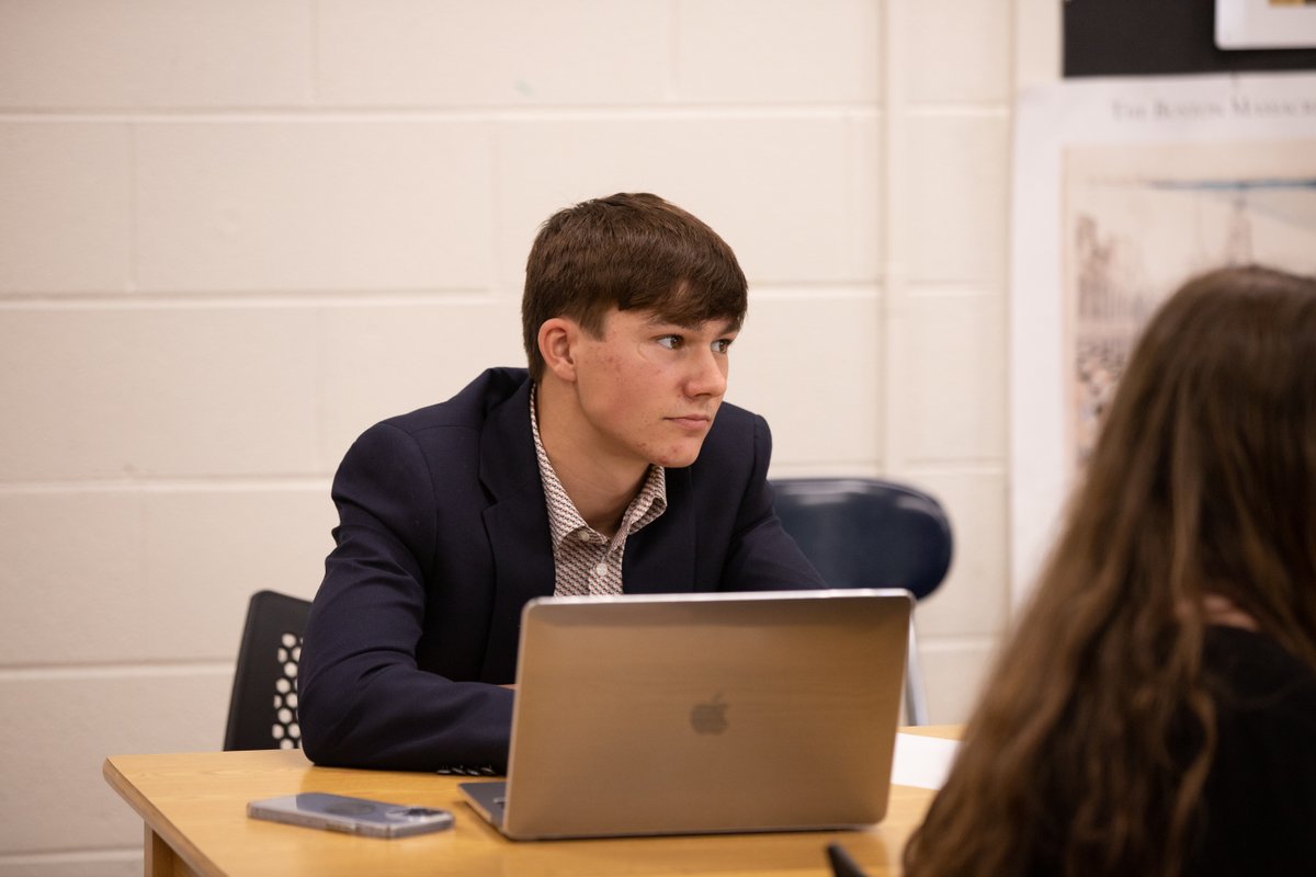 SASweb's tweet image. Eighty-nine students achieved academic distinction for the third quarter of the 2021-2022 academic year.
sasweb.org/about/news/det…