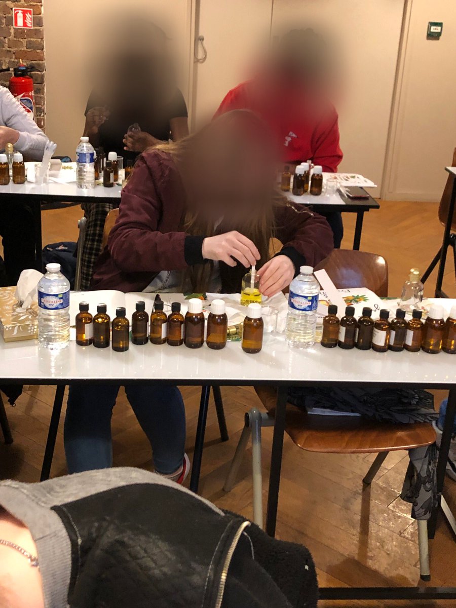MmeWiart's tweet photo. Sortie scolaire au @MuseesFragonard avec atelier de fabrication de parfum et visite des galeries La Fayette pour relever les facteurs d’ambiance @LPO_LouisArmand https://t.co/ooXLlAvdPv