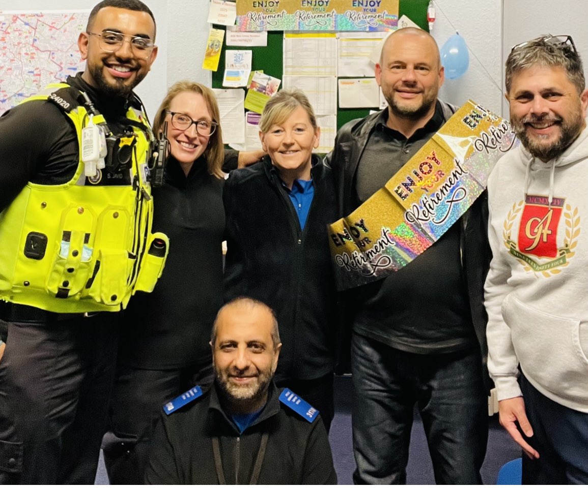 SpringfieldWMP's tweet photo. #Sparkhill End of an era! #Standown 🎬 A final goodbye to our last standing officer. PC Mark 21249.We have all had an absolute pleasure working with you. Your drive,humour and humbleness will remain amongst all student officers and colleagues. #Family #retirement #thankyou https://t.co/x6nar6QZ8y