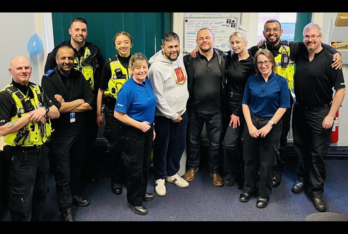 SpringfieldWMP's tweet photo. #Sparkhill End of an era! #Standown 🎬 A final goodbye to our last standing officer. PC Mark 21249.We have all had an absolute pleasure working with you. Your drive,humour and humbleness will remain amongst all student officers and colleagues. #Family #retirement #thankyou https://t.co/x6nar6QZ8y