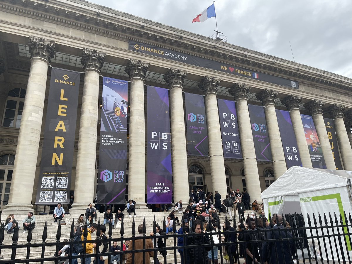 Unfortunate I didn’t get to see anything @LoadedLions_CDC/@cryptocomnft related in today’s #ParisNFTDay despite @cryptocom being 1 of the main sponsor of the event!

Didn’t get to see a lot of CDC merch either. Hope we can increase the brand’s viewership in 🇫🇷 soon @DamianSpriggs