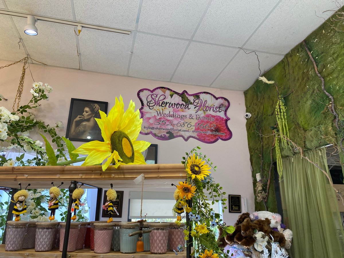 ye17mmGer's tweet photo. Omg… the best (@ Sherwood Florist in Spring Hill, FL) https://t.co/IzJVVT2NsB https://t.co/b287V6r5Sc