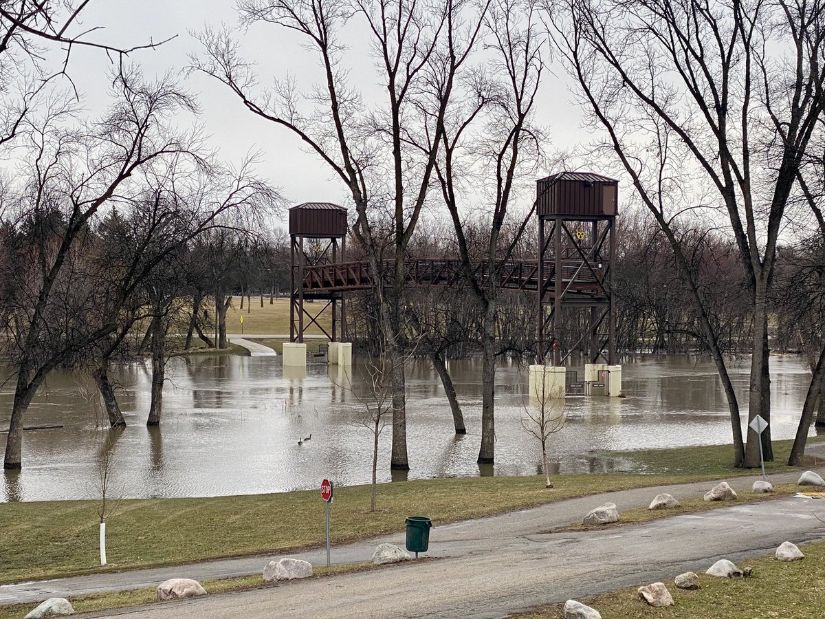 YMCAKatieM's tweet image. To those curious when they can use the Lindenwood bridge: I think it’s safe to say the pedestrian bridges  are out of service for a while.

#ILoveFargo #FargoParks #SpringProblems