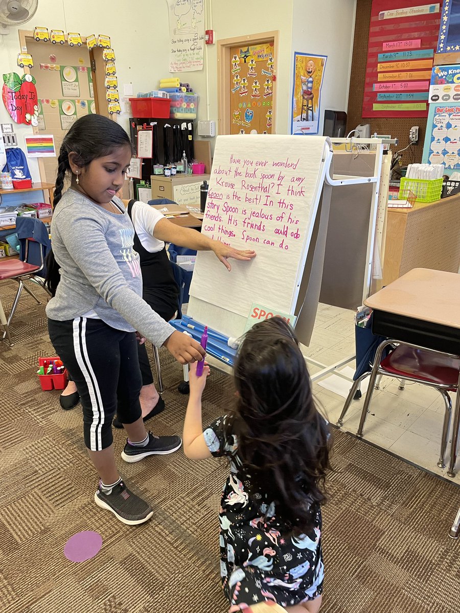 MrsHendricks's tweet photo. Shared writing of our class mentor text. What rating would you give Spoon? @MrsHansenFRSD @RobertHunterES https://t.co/i4KBxTzLlT