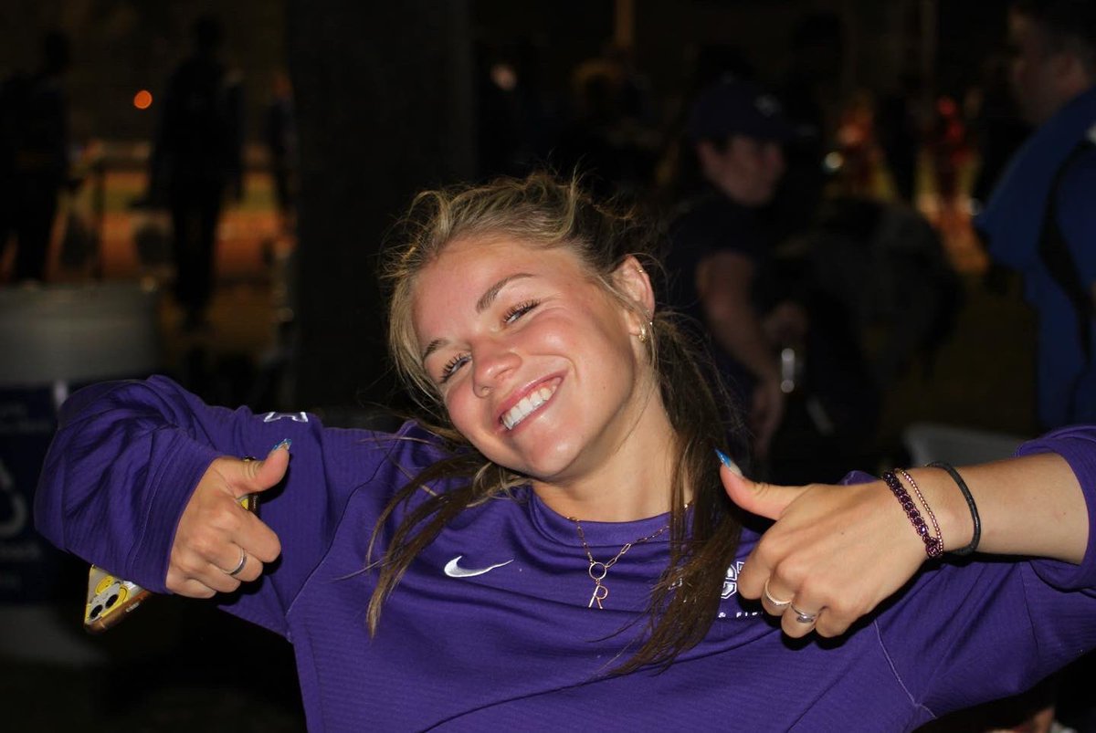 Smiles brought to you by TCU track &amp; field. Photos brought to you by <a href="/HatchelCory/">Cory Hatchel</a> and <a href="/du_airlines/">Chenge Mapaya (Du Airlines)</a> 📸🐸

#GoFrogs