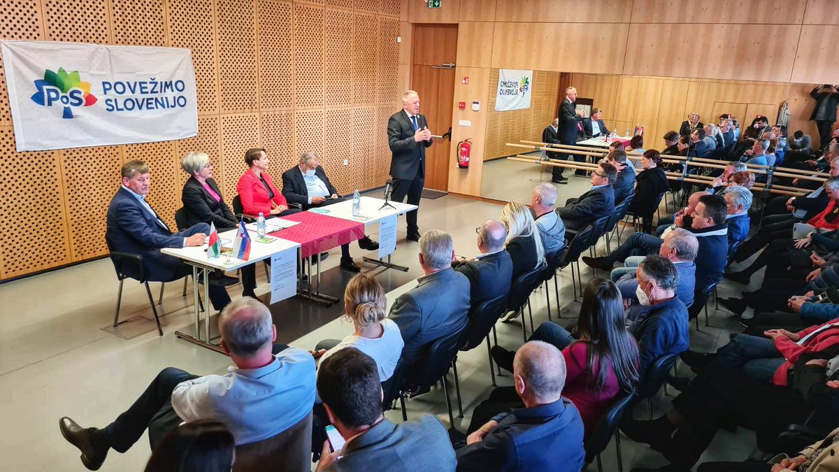“Zaupam kandidatki #PovežimoSlovenijo🤝🇸🇮 dr. Tini Bregant glede znanja, delavnosti, zagnanosti. Upam, da bo tukaj v Šentjurju dobila zadostno podporo," je prof. dr. Ernest Petrič dejal na okrogli mizi, katere so se udeležili tudi <a href="/Franc_Bogovic/">Franc Bogovič</a>, <a href="/PocivalsekZ/">Zdravko Počivalšek</a>, <a href="/BalazicMarko/">Marko Balažic</a>.
