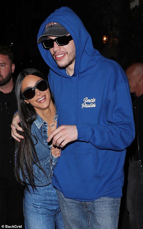 davidsonpics's tweet photo. pete and kim out to dinner last night in LA https://t.co/ih7hYRBWut