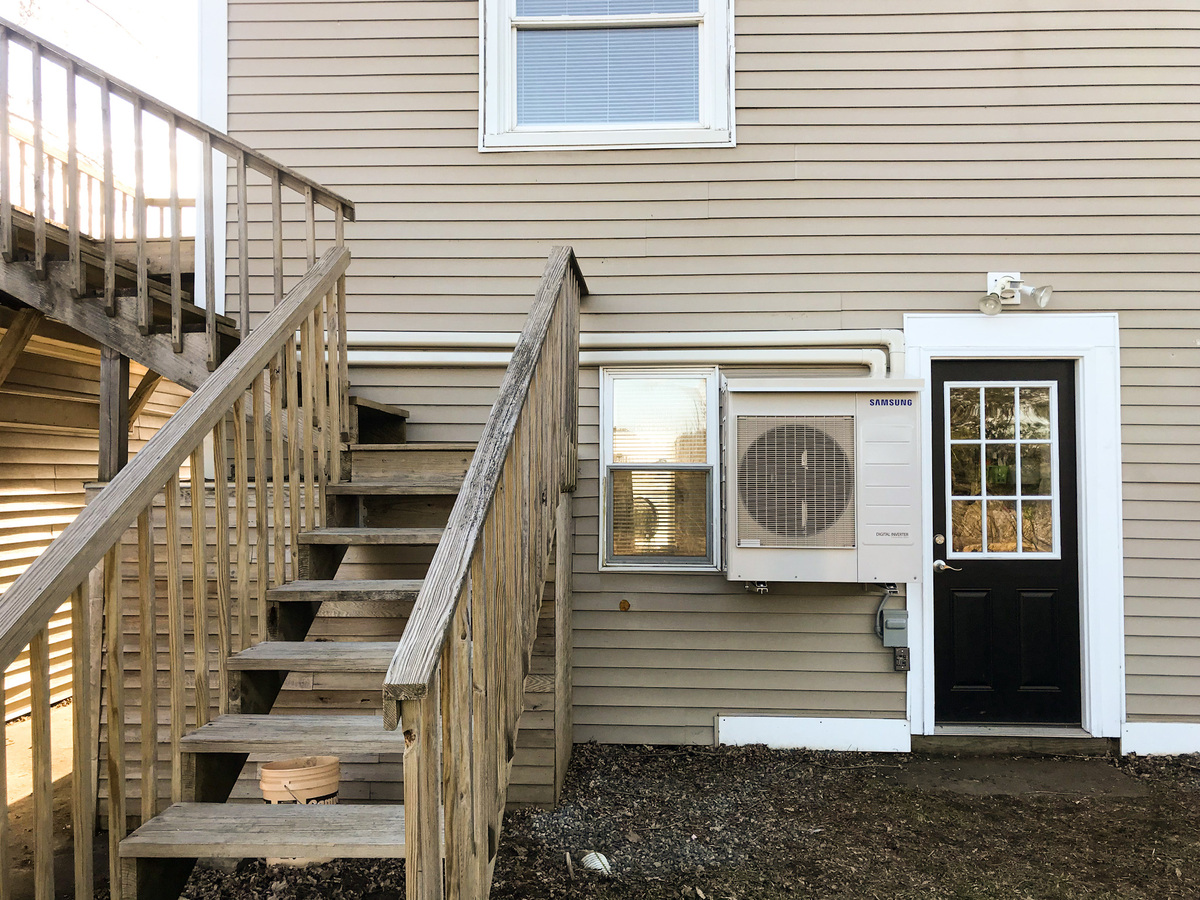 HometownHP's tweet photo. Our team put in some great work installing two multi-systems for a customer in Winslow! With 4 new indoor units, this heat pump system will do a great job of supplementing their existing heating system and help them save on their monthly expenses 🙂 #heatpumps #samsungmaxheat https://t.co/4ad8cH5aAX