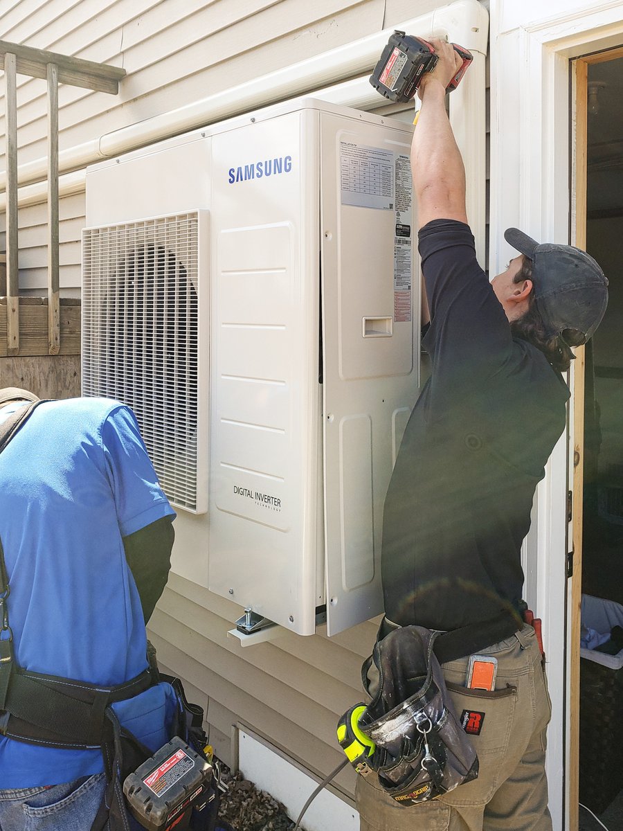 HometownHP's tweet photo. Our team put in some great work installing two multi-systems for a customer in Winslow! With 4 new indoor units, this heat pump system will do a great job of supplementing their existing heating system and help them save on their monthly expenses 🙂 #heatpumps #samsungmaxheat https://t.co/4ad8cH5aAX