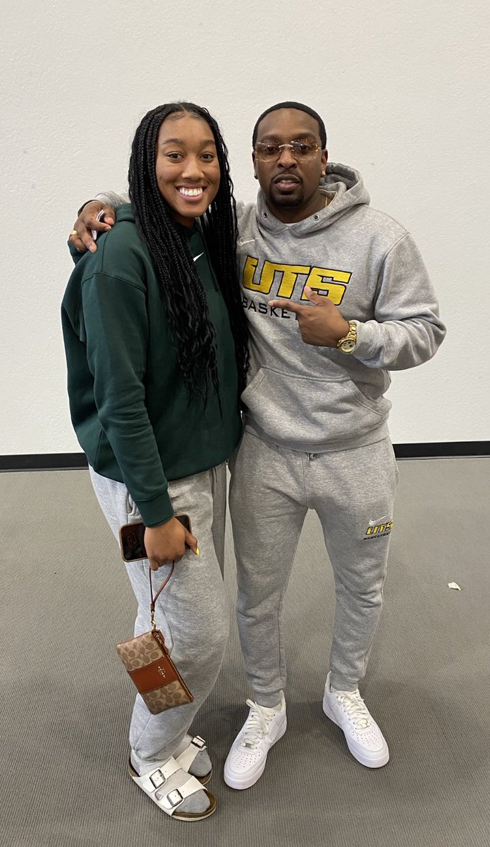 TheCEO_UTS's tweet photo. Had the Opportunity to Vibe, talk Agency moves, NLI opportunities & Good BUSINESS with one of Favorite Basketball Players to watch @cotiemcmahon23 @OhioStateWBB Commit 📸 #WNBABound🏀 https://t.co/KBgfi6yq5B