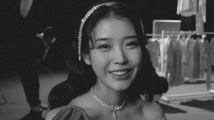아이유 tweet media