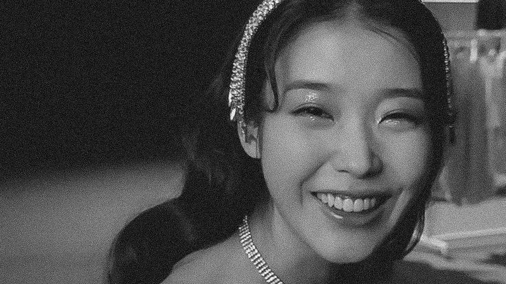 아이유 tweet media