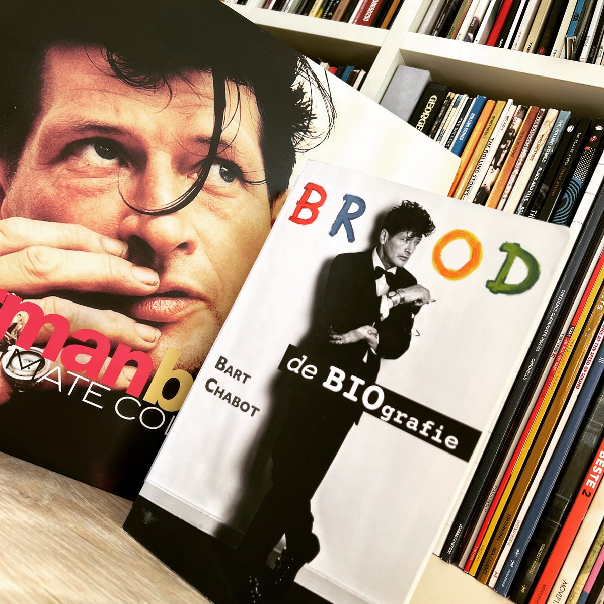 Zojuist uitgelezen de laatste biografie over onze enige echte rocker Herman Brood. Zijn laatste jaren prachtig neergeschreven door Bart Chabot, een boek zo nauwkeurig en echt, alsof je erbij bent. #bartchabot #hermanbrood #bezigebij
