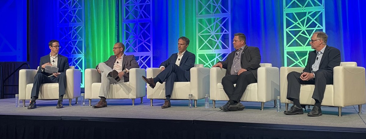 CCAmobile's tweet image. @mikeddano leading the Network Equipment keynote panel featuring Eric Boudriau of @ericsson Ed Alfonso of @nokia Chip Damato of @InlandCellular John Hoadley of @Mavenir on techniques to providing customers the services they need. #MCS2022