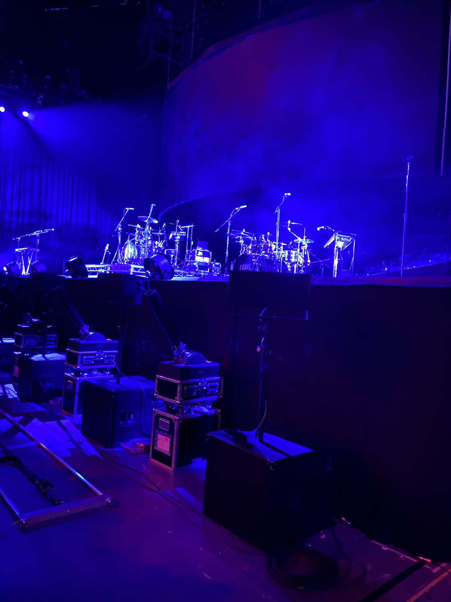 M3gz1996's tweet photo. We’re ready for you @LittleMix #ConfettiTourDublin https://t.co/Qf6tBDefQC