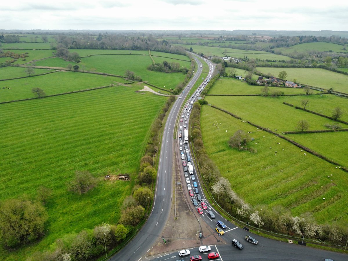 RuralNethercote's tweet photo. There is a closure on the M40 this afternoon, those stuck in traffic caused trying to get across J11 will know that infrastructure already cannot cope. Large scale commercial development suggested for #Nethercote will only make things worse, please sign https://t.co/ykAEsbltU2 https://t.co/aHEZyRaaB9