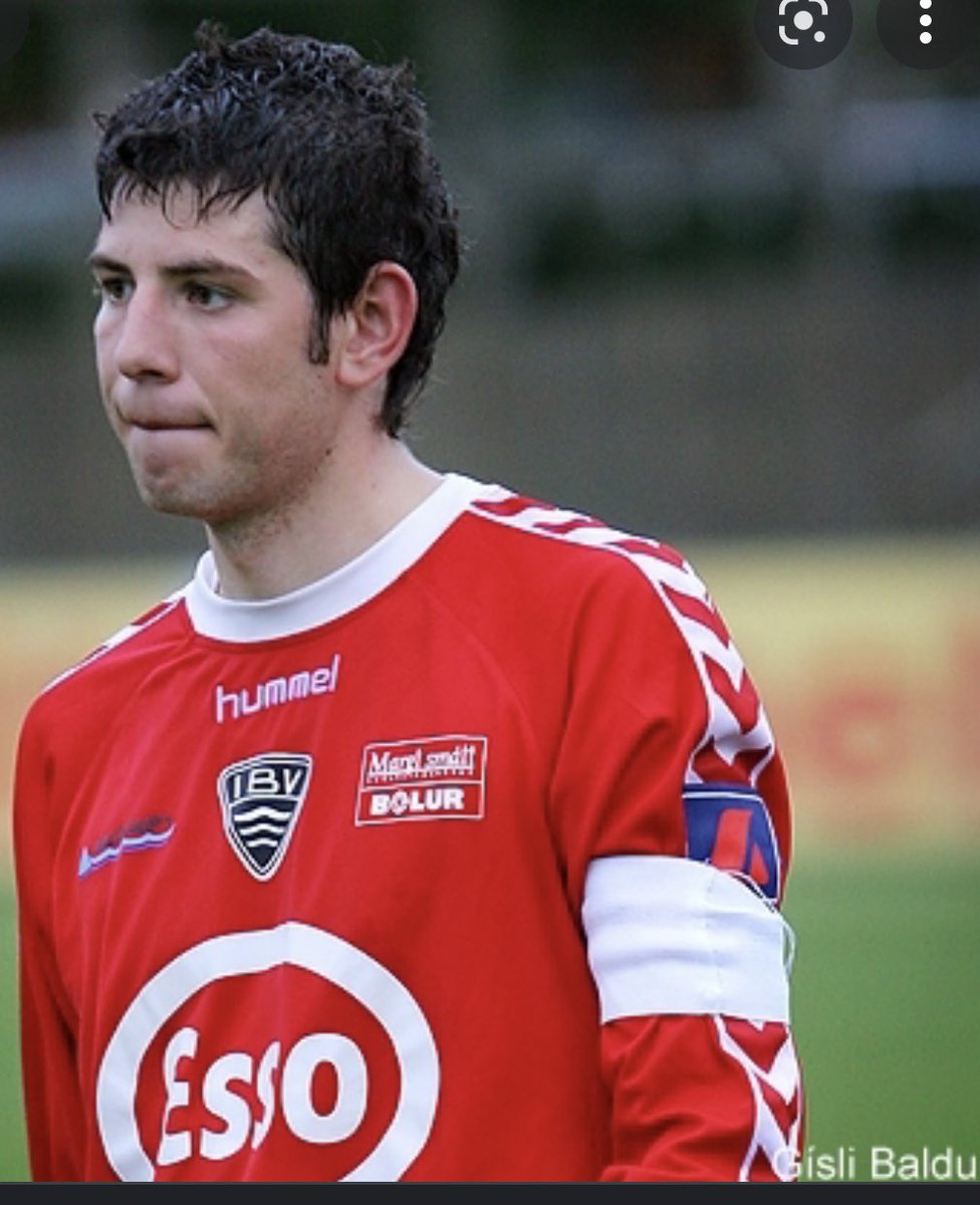 Leikmaður dagsins er elskaður í eyjum, dýrkaður og dáður í garðabænum en umdeildur vestur í bæ. Þegar hann sveiflaði vinstri fætinum innan við 35m frá marki var alltaf hætta, geggjaður leikmaður.