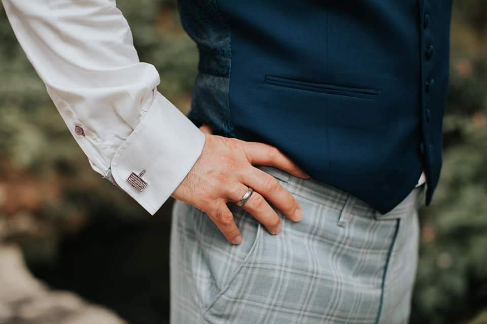 The details are not just details. They make the design ❤ Here at Fox Tailoring we make sure we focus on the little details aswell. Including personalised embroidery and various choices for Button and pocket details. foxtailoring.com #details #Fox #groom #buttons #cuff