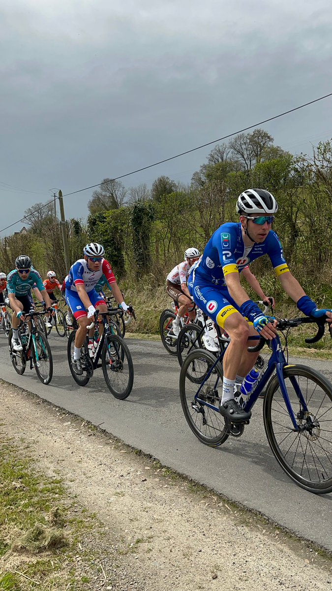 Entre anciens coéquipiers aujourd'hui sur Paris Camembert 😁 ⤵️
@SojasunEspoir &amp; @AG2RCITROENU19 

@uc_nantes_atl <a href="/ClemDavy/">Clément Davy</a>