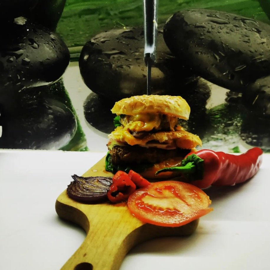 LadyRusinCook's tweet photo. Burger with beef and pork. Grilled red onion, tomato, sweet elongated pepper and mustard sauce;))
We eat ...

#burger #wołowina #obiad #homefastfood  #obiad #yummy #foodlovers  #przepisnaobiad #wieprzowina #foodporn #foodphotography #hamburger #fasfood  #meat #americanfood https://t.co/60GXIS6Acd