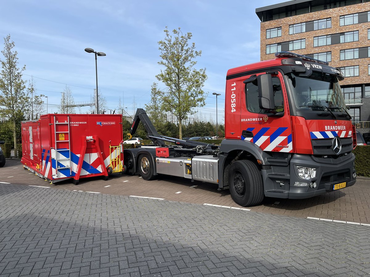 Afgelopen maandag hebben wij onze Vito gepresenteerd bij de kaderdag van <a href="/VrZW/">Veiligheidsregio Zaanstreek-Waterland</a> . #brandweer #brandweervrijwilliger #Mercedes #firefighter #firefighters #sapeurpompier