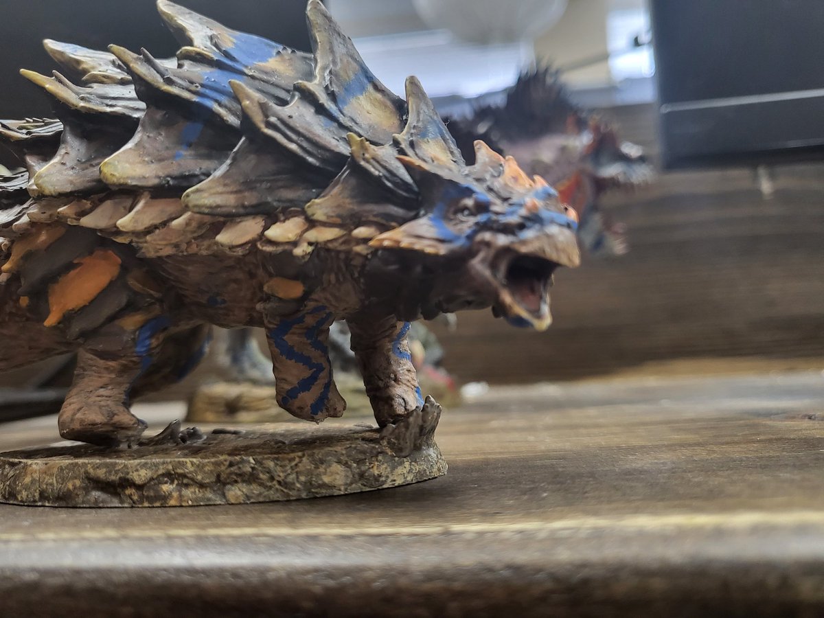 multiclassact's tweet image. We&apos;re still around! 

First in the herd for an upcoming project. Stay tuned.

Ignore the blurry teeth in the background. Completely unrelated. 

#eberron #dungeonsanddragons #miniaturepainting