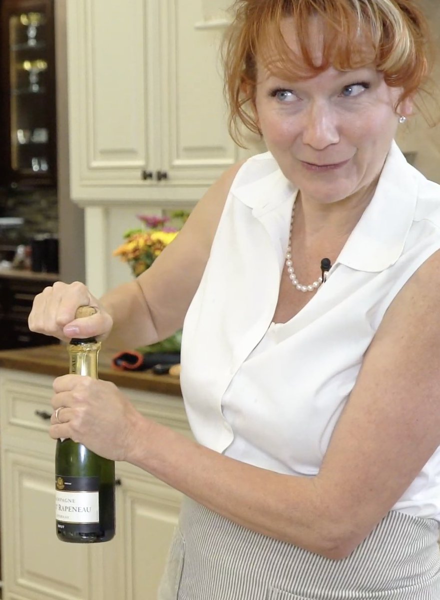 LakesideTable's tweet image. youtu.be/XVTWVrxBKIk #hollandaise #eggsbenedict #eggs #mimosa #poachedegg