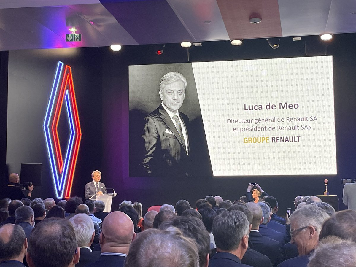 sofichouette's tweet image. Bravo Monsieur Luca de Meo pour cette belle récompense de L’Homme de l’année @Journal_Auto #Automobile @renaultgroup