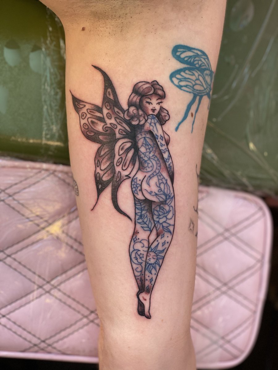 amisamil's tweet photo. Hi I’m Amy and im a tattooer based out of Oakland, California. I love to tattoo in American traditional and botanical illustration style. I like flora, fauna, fantasy, and whimsical imagery. I also travel to LA, Portland, and Barcelona 💕 https://t.co/ir7mOStfS1