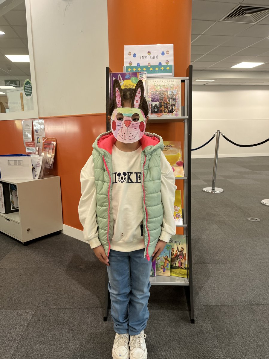 hackneylibs's tweet image. We had an eggscellent card-making event at #HackneyCentralLibrary today - we even found some special bunny masks to keep everyone hoppy in the run-up to #Easter 🐰