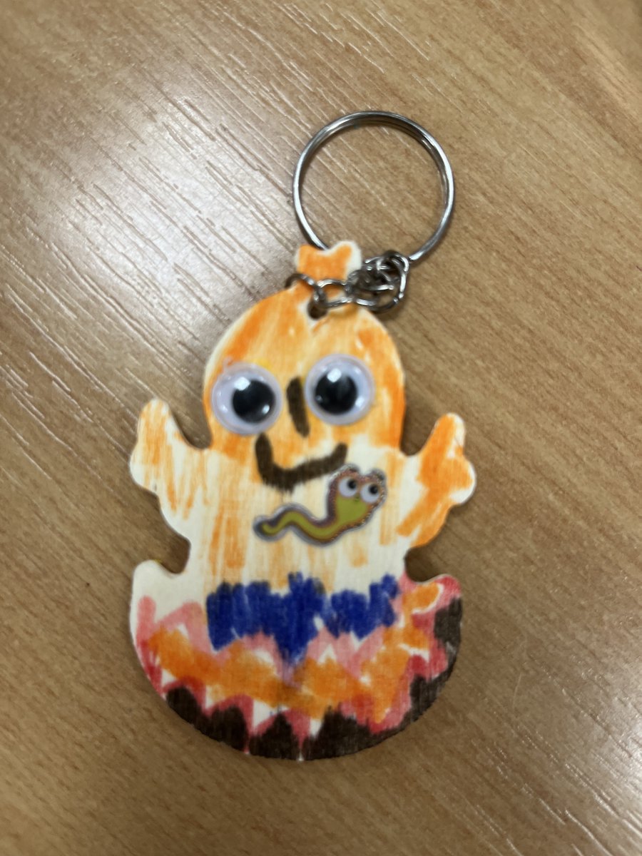 hackneylibs's tweet image. We had an eggscellent card-making event at #HackneyCentralLibrary today - we even found some special bunny masks to keep everyone hoppy in the run-up to #Easter 🐰