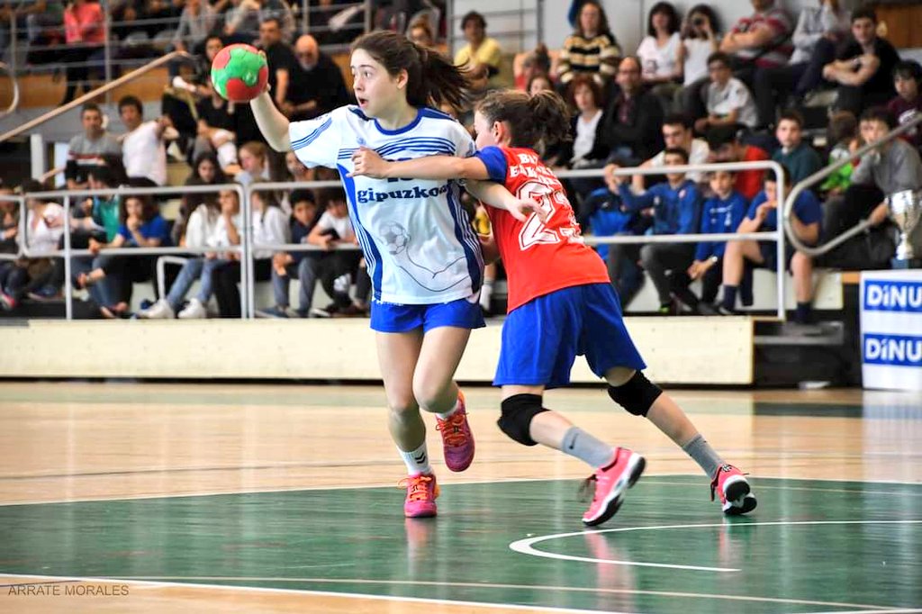 TorneoHKT's tweet photo. 🏆 Bi urte gogor eta gero...igande honetan bueltan gaude!!

Adi ibili hurrengo egunetan!! 😏

🔜 Después de dos años duros, ¡este domingo vuelve el #TorneoHKT a @HondarribiaUdal!

¡Atención a los próximos días! 😇

(📸 Arrate Morales) https://t.co/BI72wHQ6nw