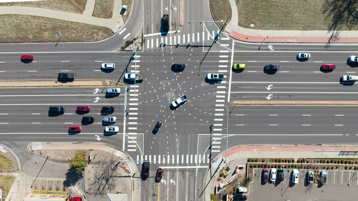 We've improved traffic management systems in metros across America, from big cities like St. Louis, Kansas City, and Des Moines to college towns like Lawrence, Lincoln, and Stillwater. 🚦🚦🚦olsson.com/news/olsson-se…

#WeAreOlsson #TrafficManagement #TrafficEngineering