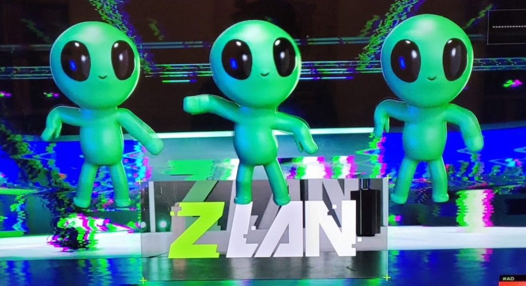Soline_Lou's tweet photo. Quand je suis tellement à fond sur la #ZLAN2022 que les danses des Aliens pendant les pauses me donnent envie de travailler. Vive les passions! Voici la vague des bras en écriture #benesh . Merci @ZeratoR pour ce super week-end!!! https://t.co/HmEv1xvjdZ