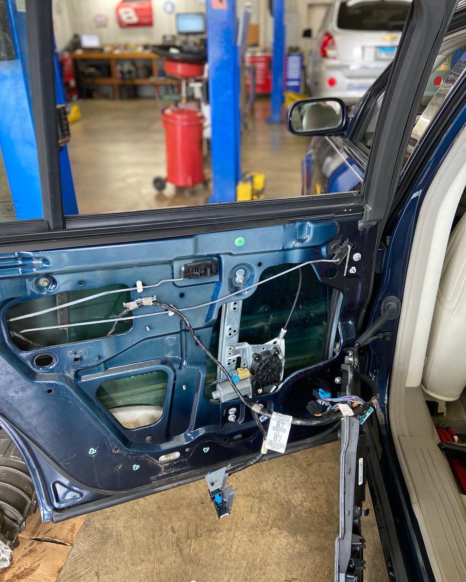 BoatecRob's tweet photo. Spring is finally here! It’s time to roll those windows down. 

Unfortunately this window wouldn’t go back up. If your window is broken we have the capability to fix it https://t.co/B2e4qn6II1