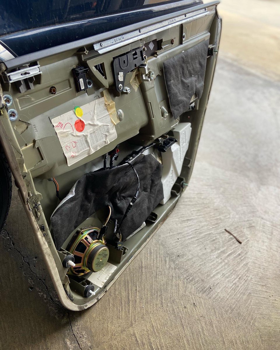 BoatecRob's tweet photo. Spring is finally here! It’s time to roll those windows down. 

Unfortunately this window wouldn’t go back up. If your window is broken we have the capability to fix it https://t.co/B2e4qn6II1