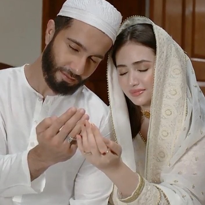 A big shout out to Aye Musht e Khak what a drama ❤️ we want more scripts like this 💯✨❤️#ayemushtekhak #FerozeKhan