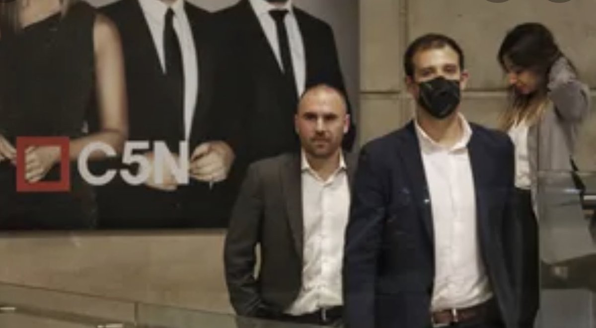 mendeztomascba's tweet photo. La economía va muy bien? Esta creciendo? Supongamos que si, pero el salario no sirve para comer desde hace mucho… si quieren seguir sin nadie del espacio sigan, pero la gente necesita registrar que se produjo un cambio de gobierno. Esta noche #Defraudados https://t.co/upgnrGzzVk