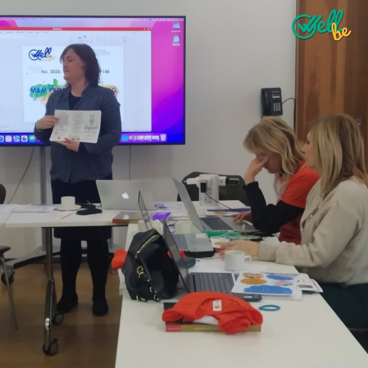 wellbe_project's tweet photo. 🇮🇹 Finalmente tutti assieme dal vivo! Il 12 e 13 aprile 2022 la città di #Leicester ha ospitato il nuovo meeting internazionale del progetto Well Be (https://t.co/YFb6af9vRy), dedicato agli studenti delle scuole secondarie e al loro impatto sociale con la pandemia #COVID19. https://t.co/2MUdCyHTRg