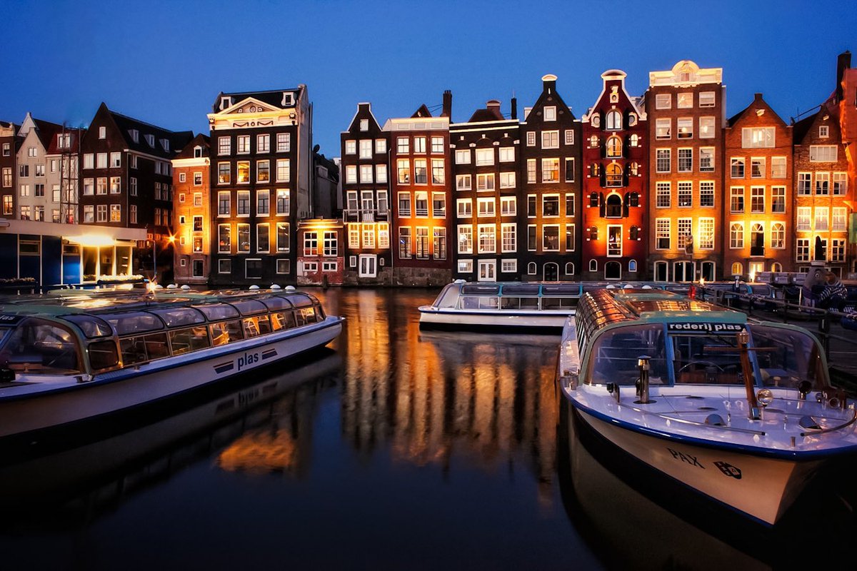 RamyaBalkur's tweet photo. Iconic crooked canal houses of Amsterdam!

#NamasteyNFTblr #NamasteyNFTPhotography https://t.co/sODaP2tXtr