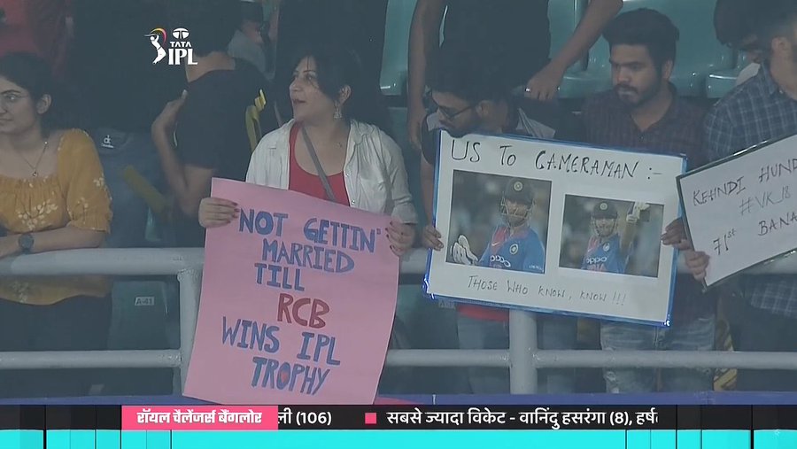 IPL 2022: 'गर्लफ्रेंड या IPL में एक चुनो', वायरल हुआ फैन का पोस्टर - ipl  2022 cricket fan poster viral select ipl or girlfriend kkr vs srh 25th  match tspo - AajTak