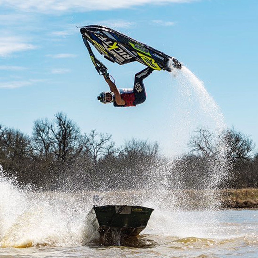 Mark Gomez flips for Mystik Lubricants. Too cheesy? 😆  👏