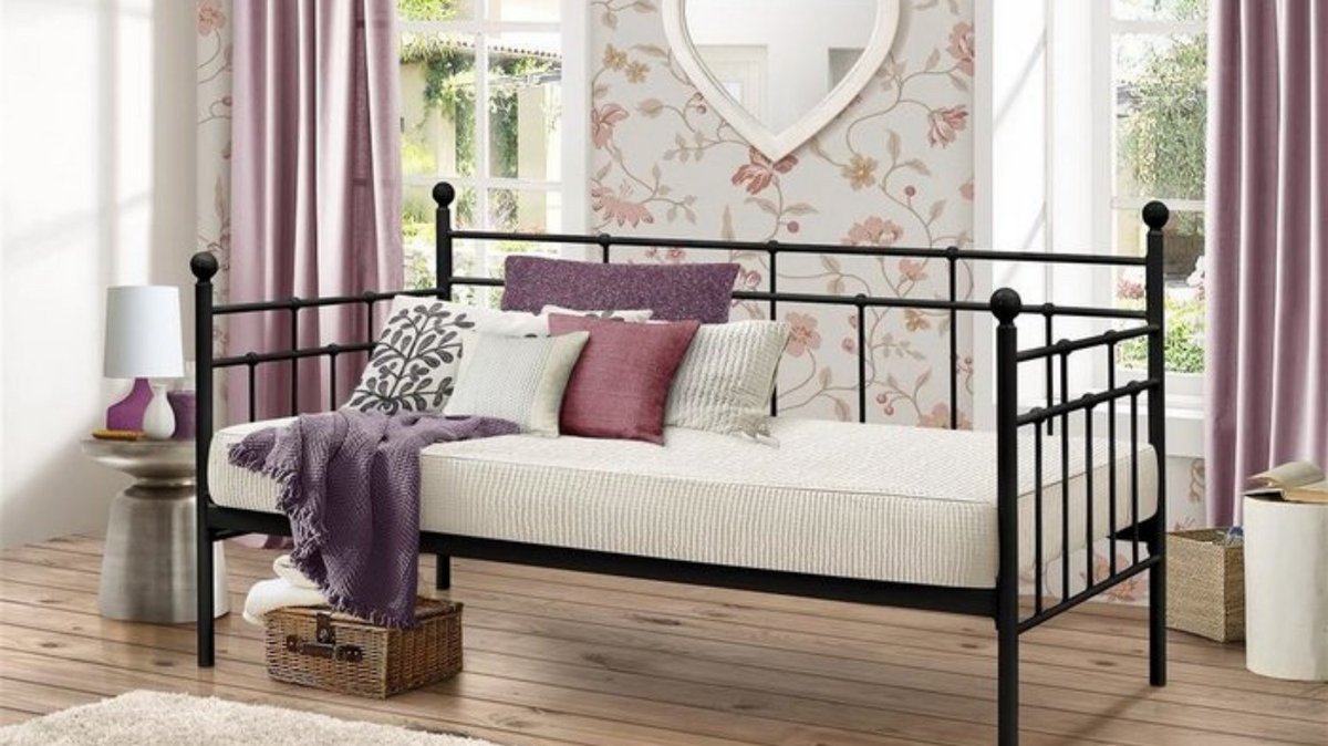 kasera_home's tweet photo. A day bed is a perfect place to relax and spend a lazy Sunday afternoon.
.
.
Find more. https://t.co/YXLjKohDjl
.
.
#kasera_home #furniturefinder #bloorhomes #bellwayhomes #taylorwimpey #persimmonhomes #cala #livingroominspo #livingroomdecor #livingroomgoals https://t.co/cD314DsQl0