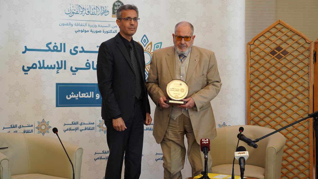 🔴فعاليات 

الحلقة الثانية من فعاليات منتدى الفكر الثقافي الإسلامي،ضيف العدد الثاني من المنتدى كان الدكتور "أبو عبد الله غلام الله" رئيس المجلس الإسلامي الأعلى.

facebook.com/10006900742624…