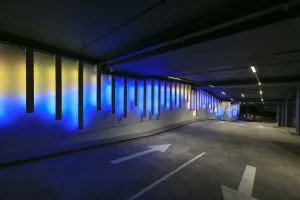 Chroma Flow is an environment-responsive and interactive lighting system by James Tapscott &amp; Light Application. Together they made a utilitarian space come alive with color that shifts throughout the day and syncs with the outside.

buff.ly/3umsRUt