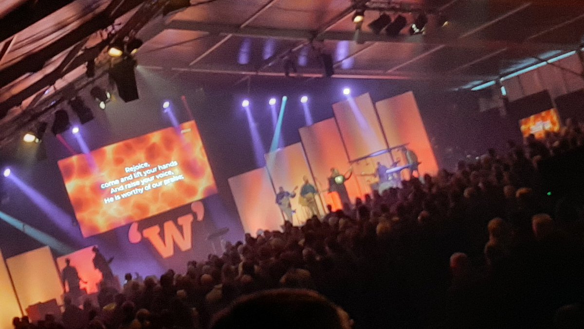 andybrewerton's tweet image. Great to hear the great marquee rocking God's praises with @Olly_Knight this evening. #praisetoJesus #wa22