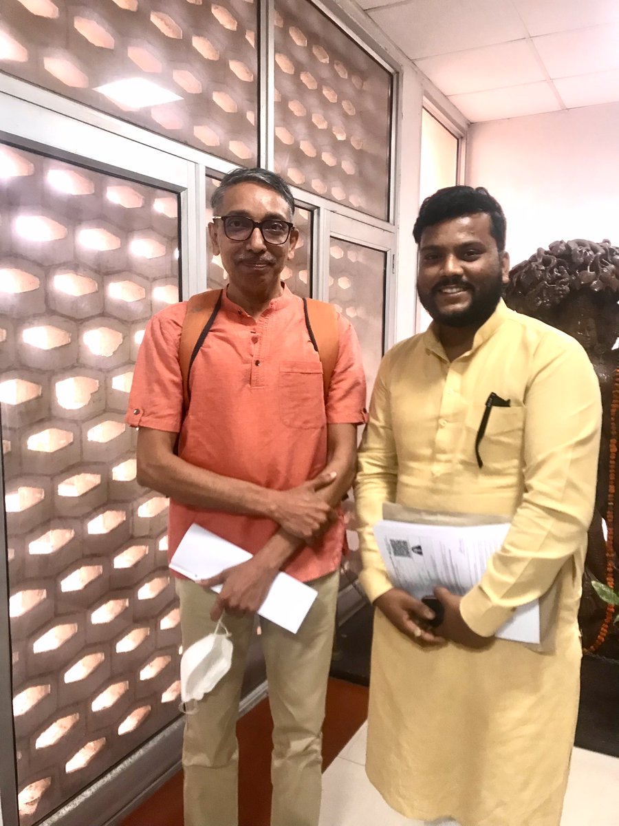 RahulRaj_1's tweet photo. कोरोना ने करोड़ों घरों को तबाही के मंज़र में डुबा लोगों को ज़िंदगी व मौत का अंतर समझाया। @ugc_india &amp; @DG_NTA द्वारा लिए गए 14 महीने के लंबे अंतराल में मर्ज परीक्षा परिणाम विवाद को लेकर  @mamidala90 सर से मिला और नेट परिणाम में बदलाव की अपील किया।
सर एक मुस्कान बच्चों के नाम😇🙏🏻 https://t.co/fUILhmX6Yk